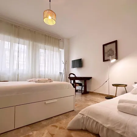 Orea Spiti - Drawings In Teodosio Appartement