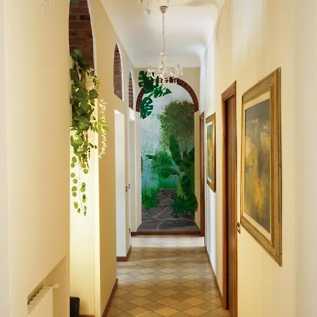 Wonderful Downtown Apartment-hd Netflix, King-size Bed, Two Minutes' Walk From Metro Lejlighed