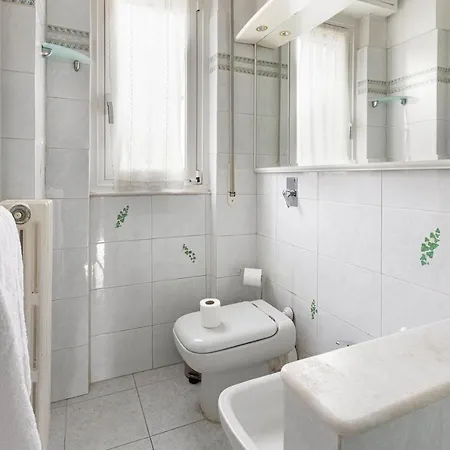 Guesthost - Bonola Mm1 Comfy * Милан