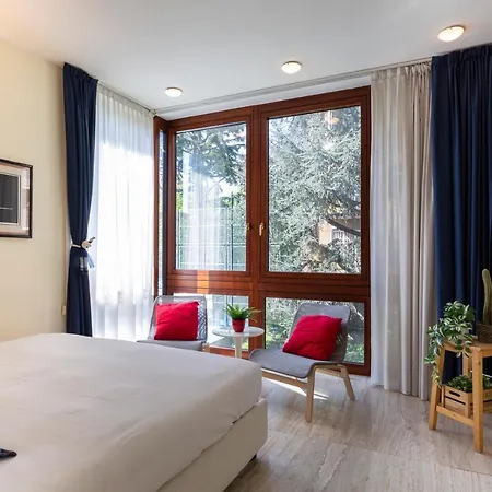 Twins - Tolstoj District מילאנו