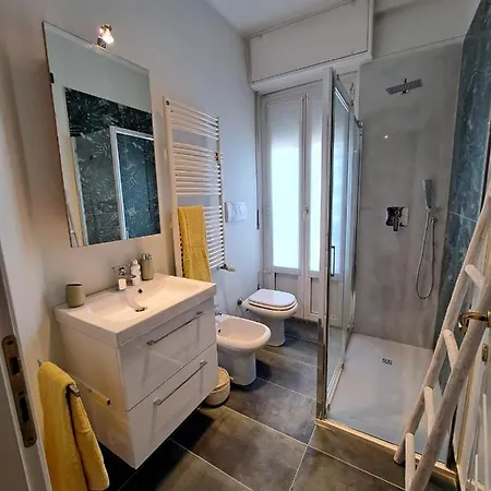 Fancy Monique Apartment Milan