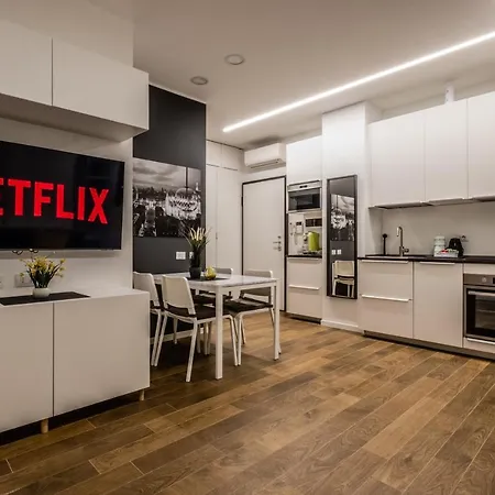 Life House-yellow San Siro & Duomo Apartman