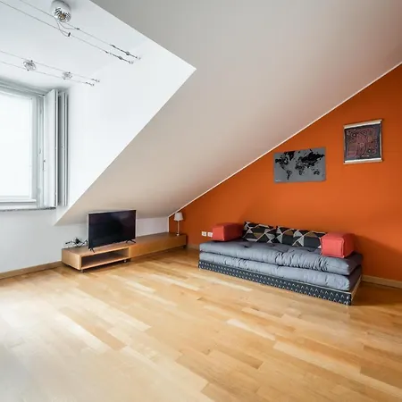 The Orange Attic - Navigli Area Apartman *