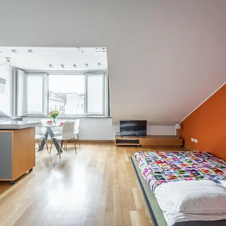 The Orange Attic - Navigli Area Apartman