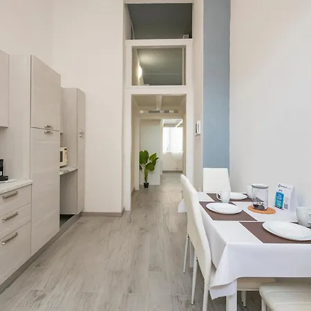 I Host - Neera 22 Μιλάνο