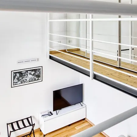 Apartamento Joivy Charismatic 1-bed Flat With Parking Milán