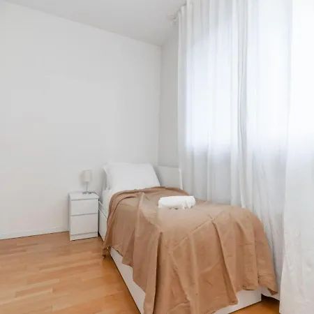 아파트 The Rent - Modern Three-bedroom With Terrace In Cenisio District