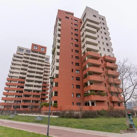 The Rent - Modern Three-bedroom With Terrace In Cenisio District 아파트 밀라노