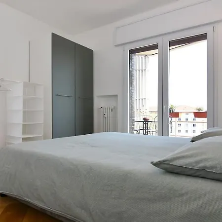 Luminoso Bilocale Con Terrazzino Mediolan