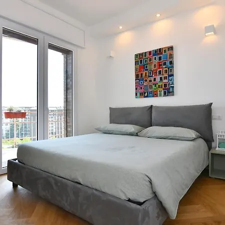 Luminoso Bilocale Con Terrazzino Mediolan