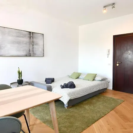 Apartament Luminoso Bilocale Con Terrazzino Mediolan