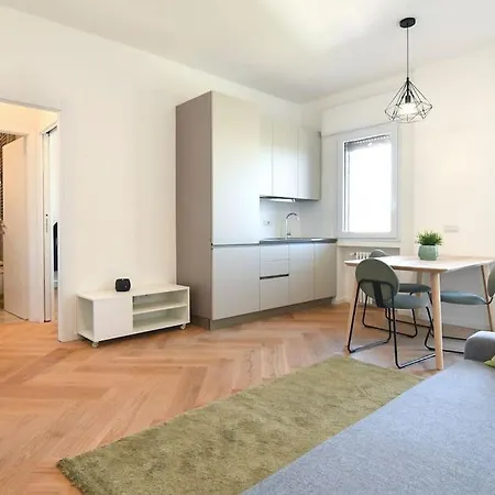 Apartament Luminoso Bilocale Con Terrazzino *