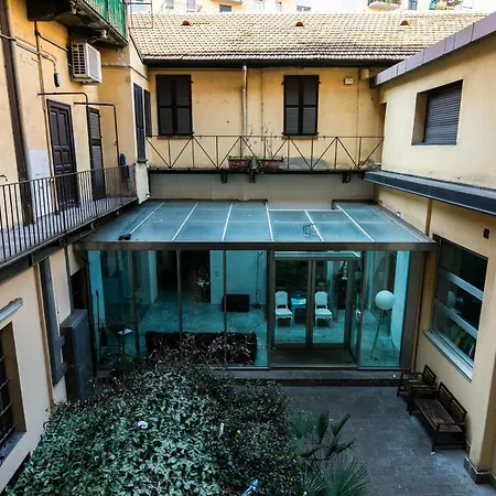 Artstay Exclusive Near Train Metro, Parking