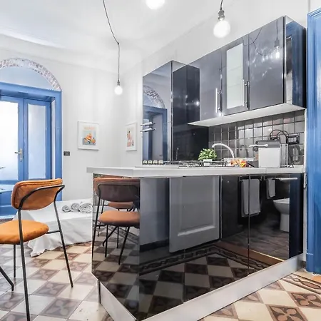 Center Elegant Flat 4-pax - Metro M1 - Fast Wifi - Ac & Balcony