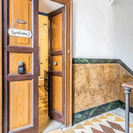 Center Elegant Flat 4-pax - Metro M1 - Fast Wifi - Ac & Balcony Apartment *