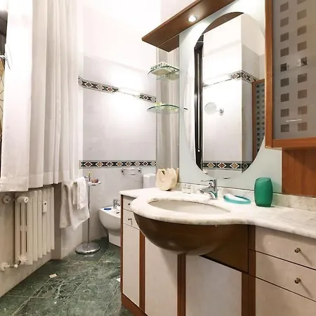 Large And Elegant In Missori Duomo *