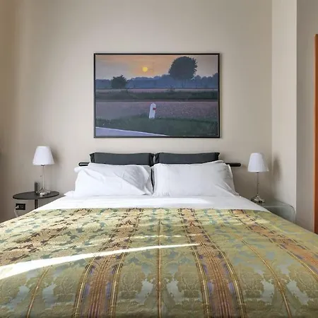 Large And Elegant In Missori Duomo *