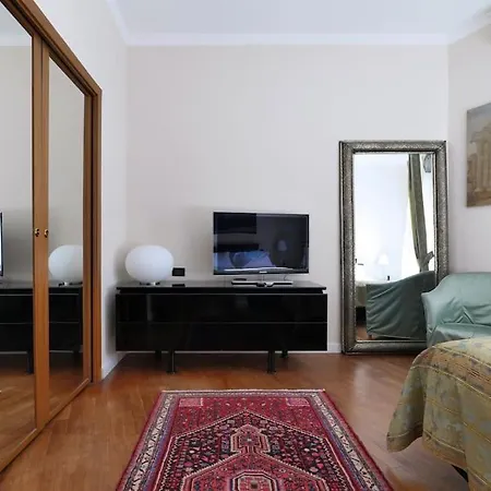 Large And Elegant In Missori Duomo * Milano