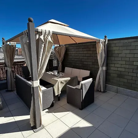 R39 Attic With Terrace And Private Parking Daire Milano