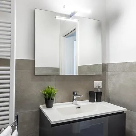 Apartament Navigli - Center Modern Suite, Fast Wi-fi & Tram