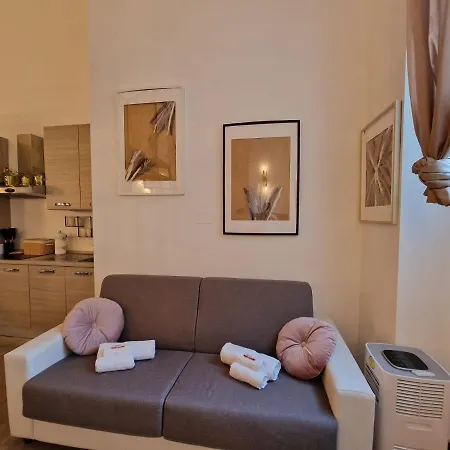 Regina In Porta Romana 2 - Sky Tv, Wifi E Breakfast Box Mailand