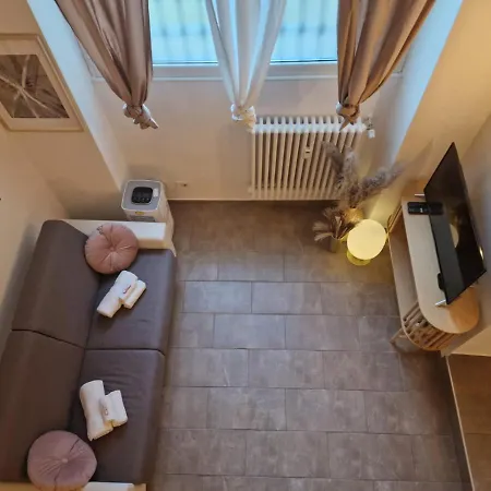 Apartment Regina In Porta Romana 2 - Sky Tv, Wifi E Breakfast Box