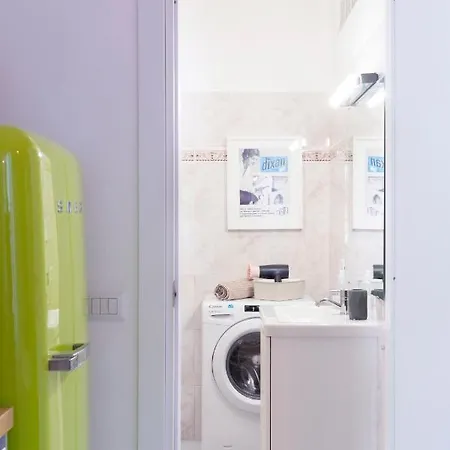 Xenia - Stylish Colorful Apt- Upbeat & Well-connected Area Apartman Milánó