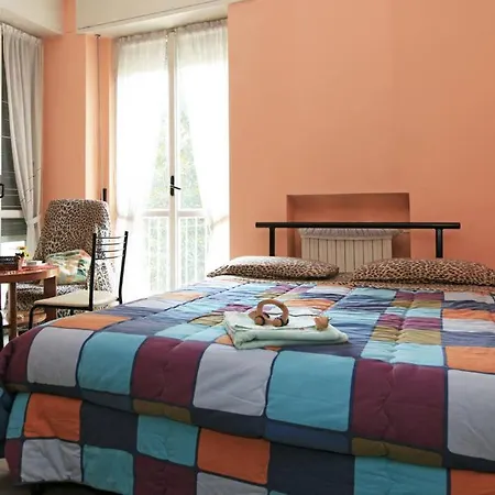 Maison d'hôtes Room, 200m Subway, Navigli Area, Free Park, 10min Center, No Fee, Shared Bath And Kitchen *