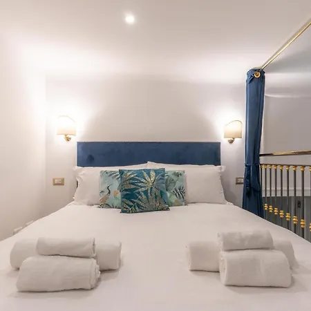 Πανσιόν Duomo Smart 4*