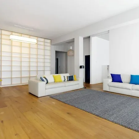 Beautifully Furnished Apartment *