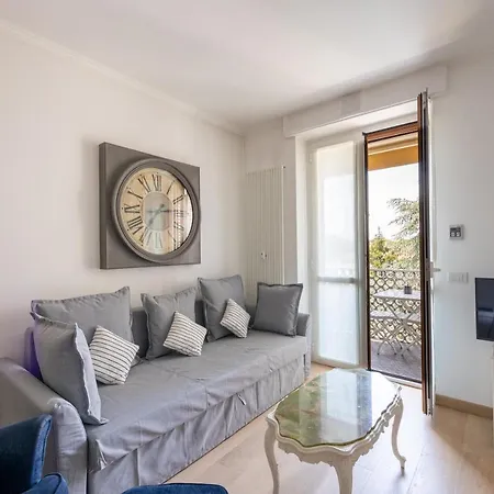 Bocconi Elegante Con Wifi * Milánó