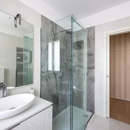 Bocconi Elegante Con Wifi * Milánó