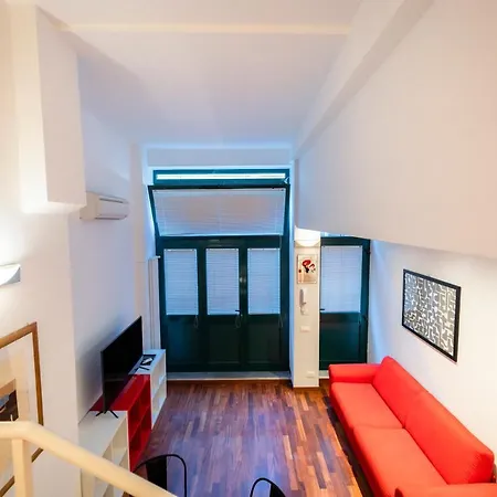 Ampio Loft Di Design In Piazza Firenze Apartment Milan