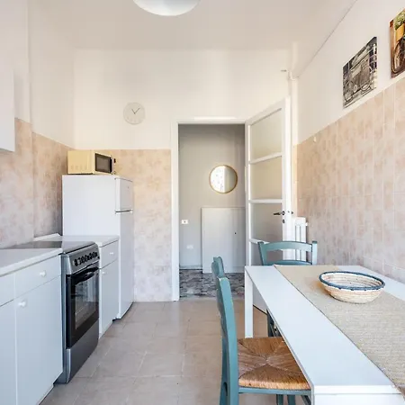 Luvi - Lorenteggio Apartment