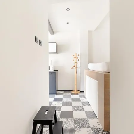 Guesthost - Renovated Apts * Milánó