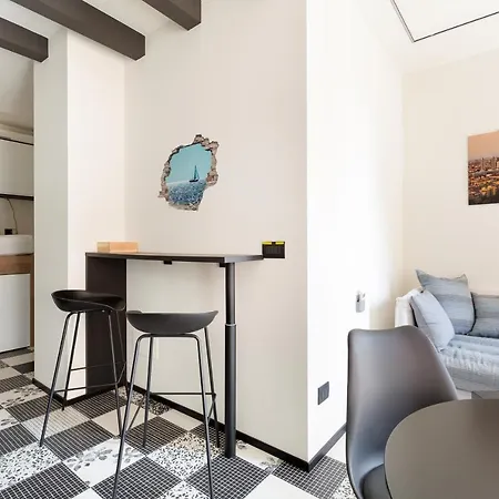 Guesthost - Renovated Apts Apartman Milánó