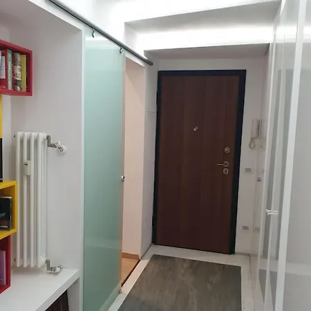 Lovely & Spacious - 4 Queen Bed شقة *