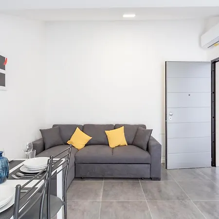 Khl - Sansiro, * Milan