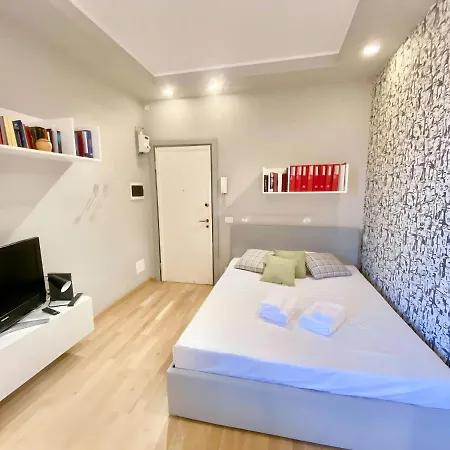 Viale Umbria Colorful And Cosy Studio * Milano