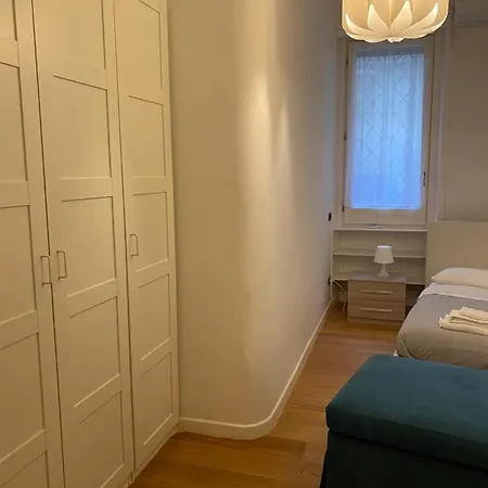 Apartman Corridoni 6 *