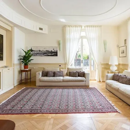 Center Luxury With Balcony Apartment Milan