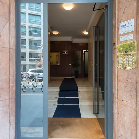 Montenapoleone 5 Min Duomo Fashion Center 公寓