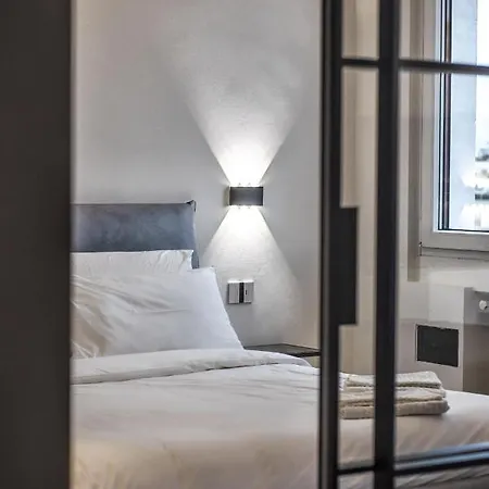 New & Bright Balcony Flat By Station Lejlighed