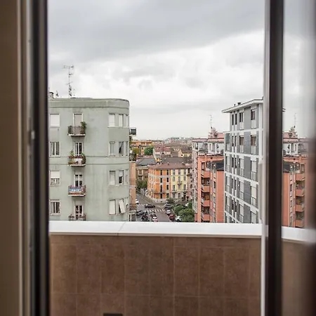 New & Bright Balcony Flat By Station Milano