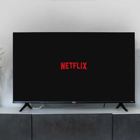 Junior With Netflix And Wifi