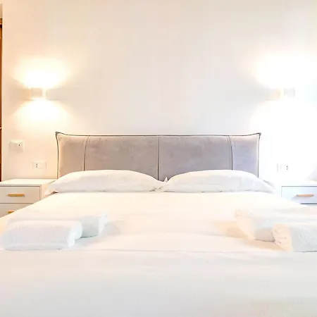 Le Guglie In Piazza Castello - Centro Storico *