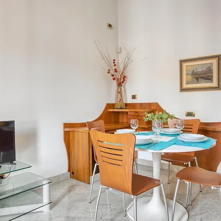 Joivy Captivating Flat With Balcony *