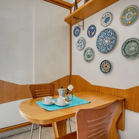 Joivy Captivating Flat With Balcony דירה *