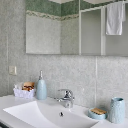 Nolo Black White & Coral