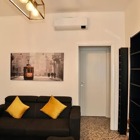 Appartement Nolo Black White & Coral
